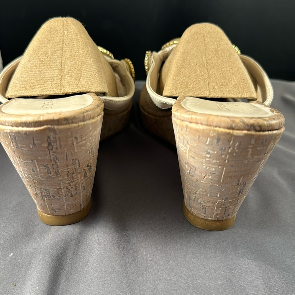 BCB generation thong sandals with pearl button detail - Picture 3 of 4